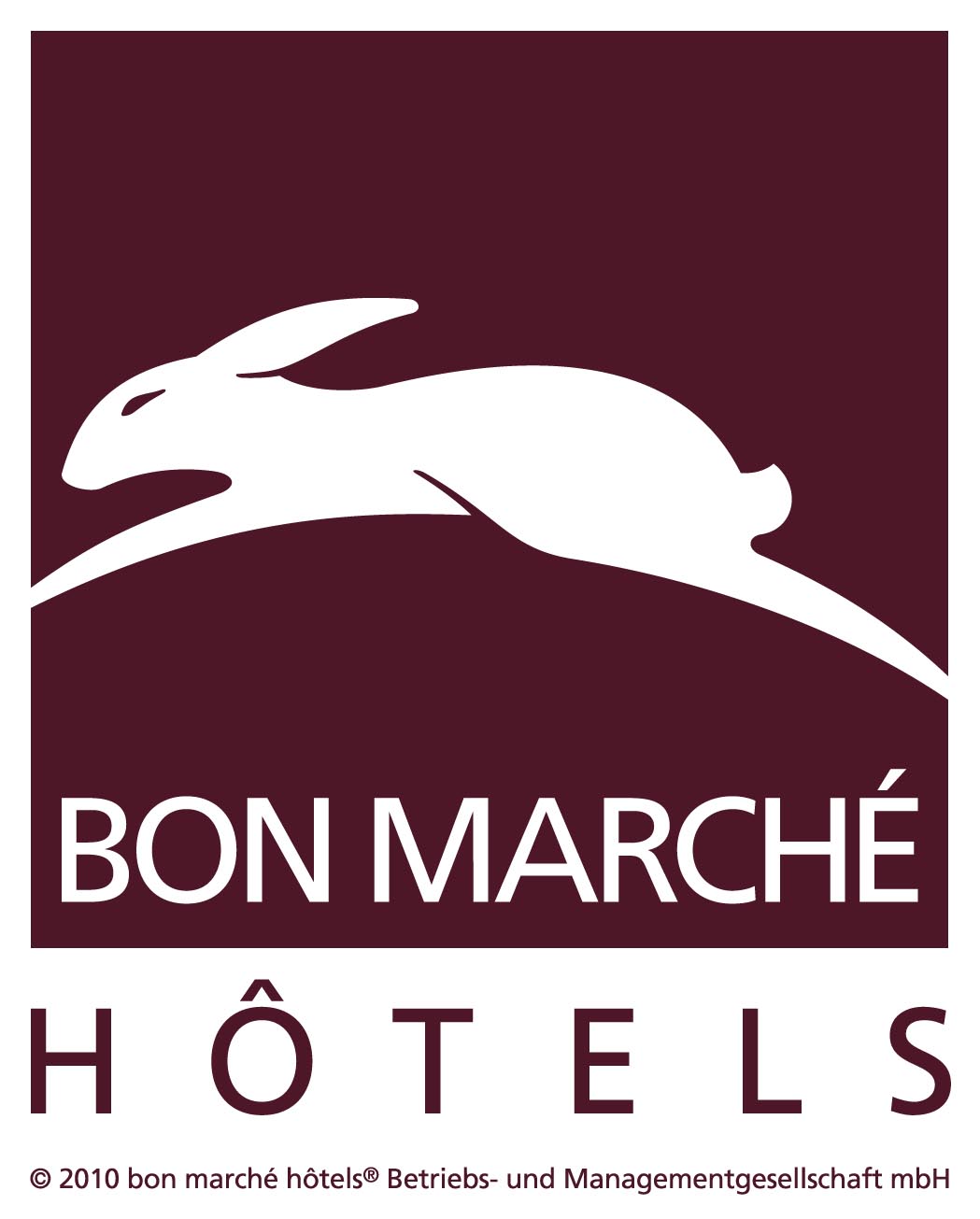 Weißer Hase im Sprung auf burgunderfarbenem Hintergrund; Text: "BON MARCHÉ HÔTELS".