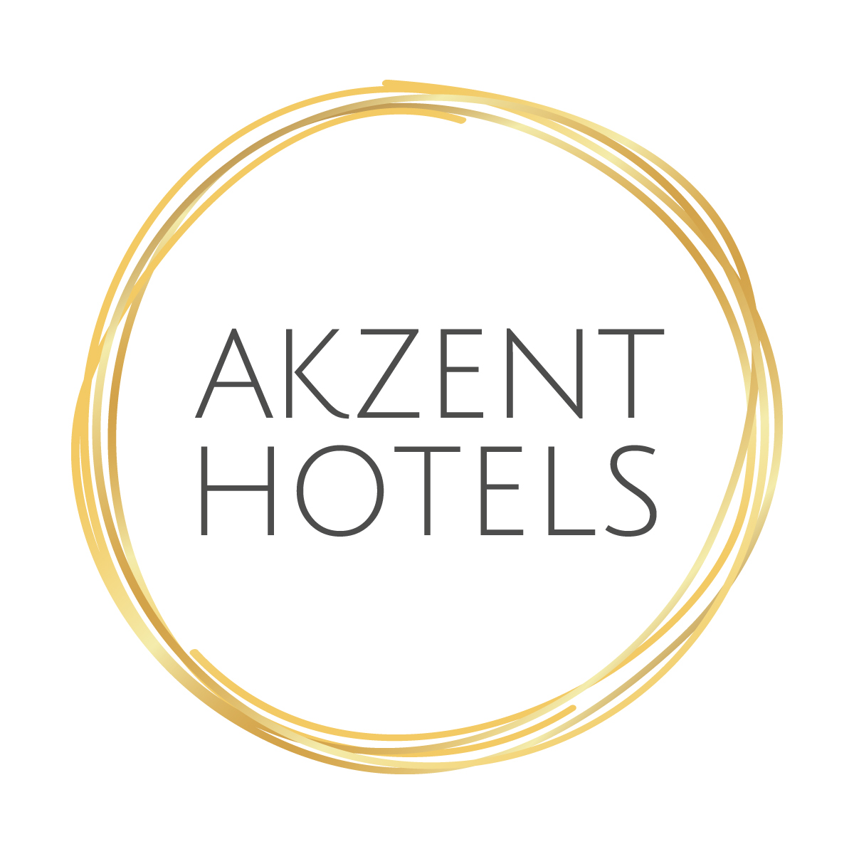 Logo der Akzent Hotels, goldener Kreis umgibt schwarzen Text auf weißem Hintergrund.
